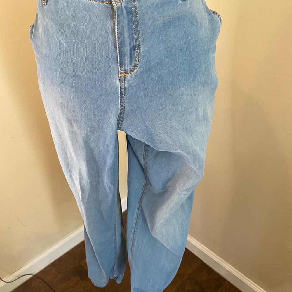 Jeans - Picture 2 of 4